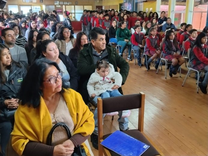 Director destaca trabajo de comunidad educativa tras resultados SIMCE