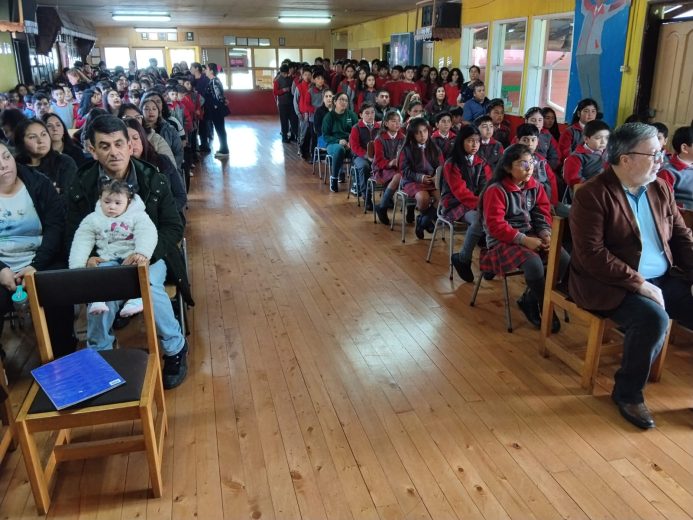 Director destaca trabajo de comunidad educativa tras resultados SIMCE