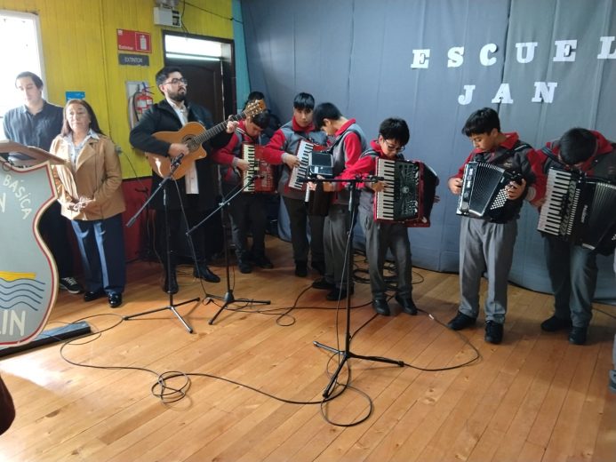 Director destaca trabajo de comunidad educativa tras resultados SIMCE