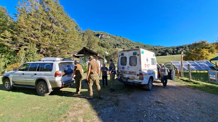 Carabineros auxilia a adulta mayor lesionada en sector fronterizo de difícil acceso